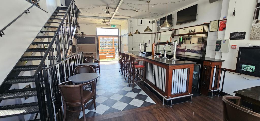Lot: 79 - TOWN CENTRE FREEHOLD THREE STOREY BAR WITH GARDEN AND PARKING - Looking towards the rear garden from the bar